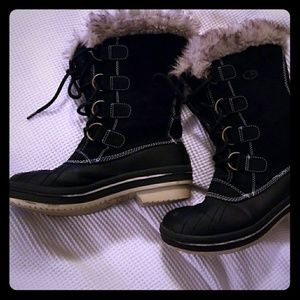 Size 6 suede amd faux fur collar winter boots